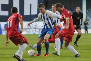 Nikač se vratio, blizu potpisa je i Golubović