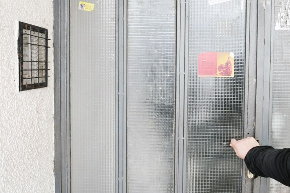 zgrada, ulaz, interfon, Foto: Luka Zeković