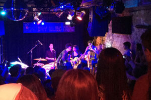 Bili Džo Armstrong i Nora Džouns nastupili pred oko 200 ljudi na...