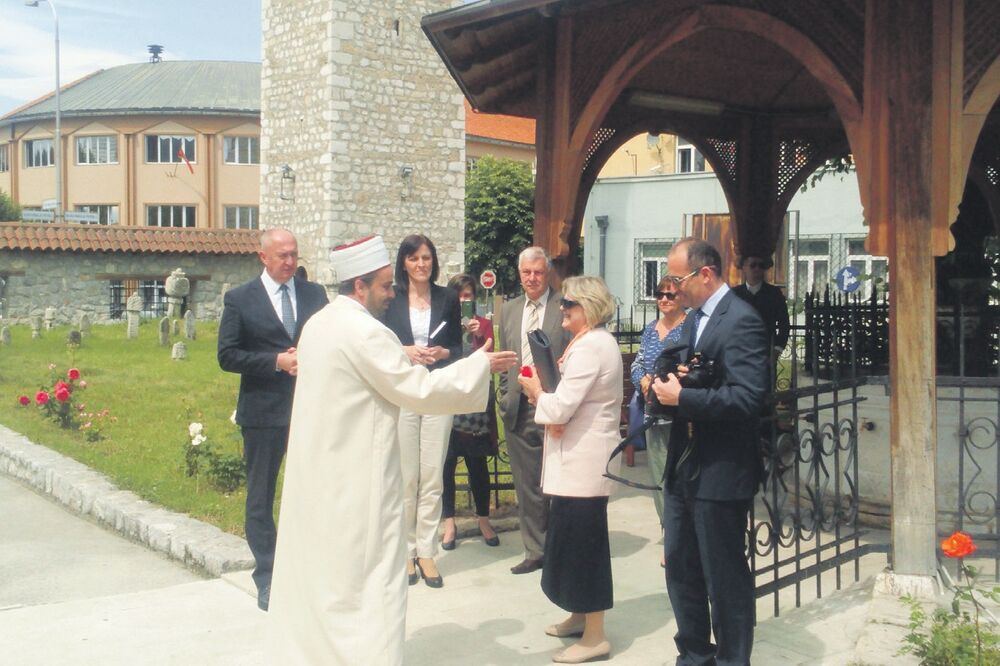 Husein pašina džamija, Margaret Uehara, Foto: Goran Malidžan