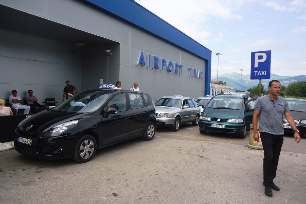 Tivat, taksisti, aerodrom, Foto: SIniša Luković