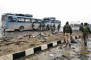 Indijski dio Kašmira: Napad automobilom-bombom, poginula 33 vojnika