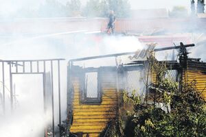 Izgorjele barake i stovarište: Da li je požar podmetnut?