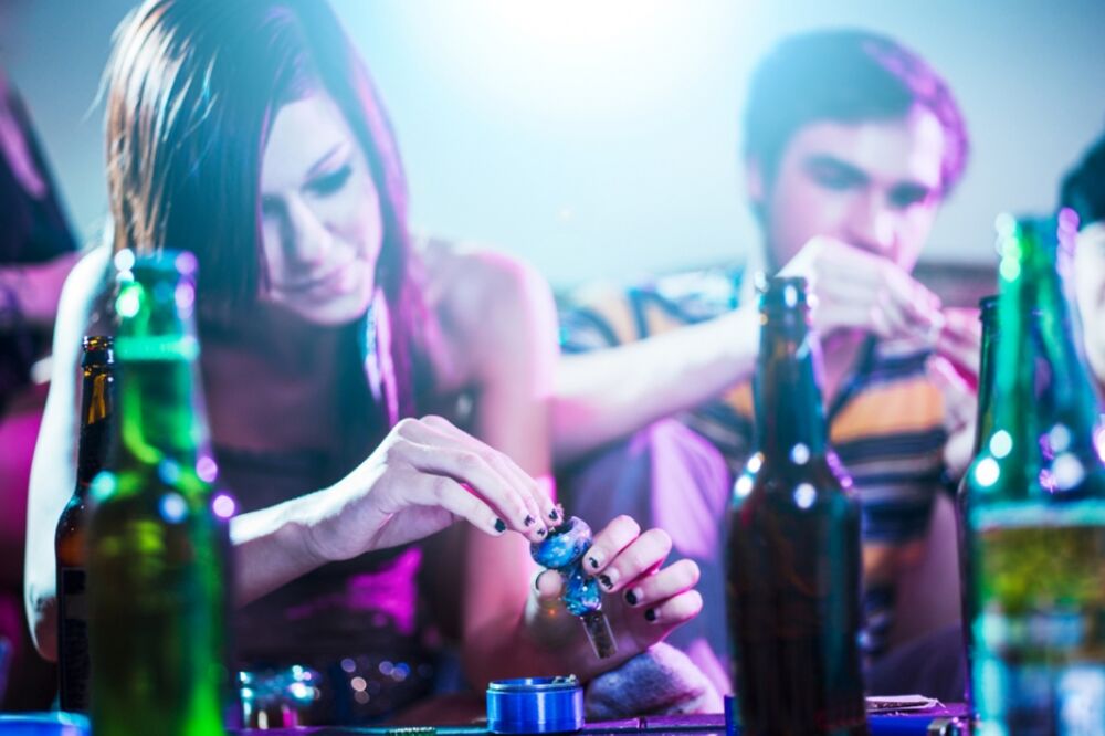 tinejdžeri, parti, žurka, droga, Foto: Shutterstock