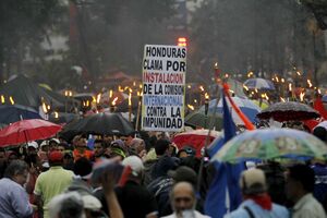 Na hiljade ljudi traži ostavku predsjednika Hondurasa