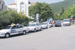Taksi može da vozi samo državljanin Crne Gore