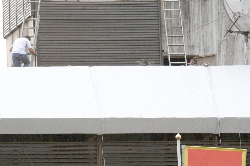 Stara vlada, krečenje (Novine)