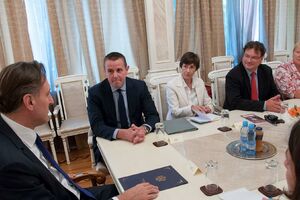 Krivokapić razgovarao sa članovima Grupe prijateljstva Parlamenta...