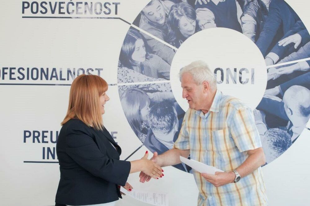 Neregelija i Farmacija, Foto: Neregelia