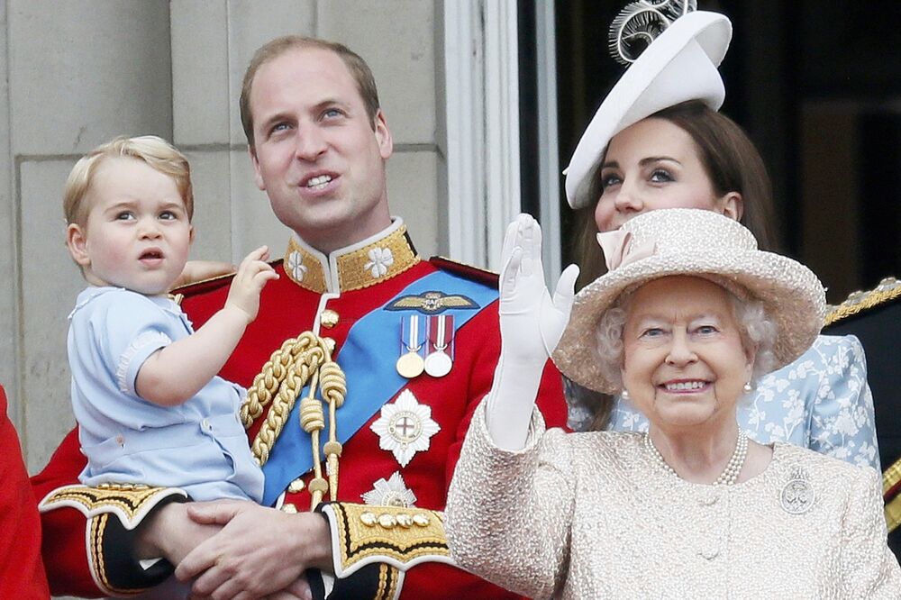 Kraljica Elizabeta, Kejt Midlton, princ Džordž,  princ Vilijem, Foto: Reuters