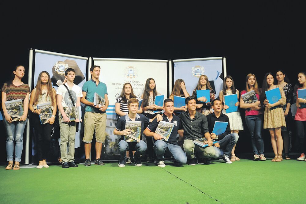 Podgorica, dodjela nagrada učenicima, Foto: Luka Zeković
