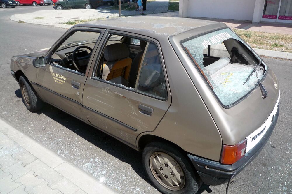Polomljena stakla, auto, Alma Ljuca, Foto: Anto Baković