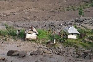 Nepal: Odron zatrpao šest sela