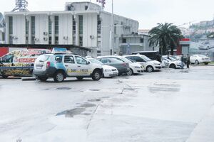 Budvanski taksisti prijete: Blokiraćemo grad u toku sezone