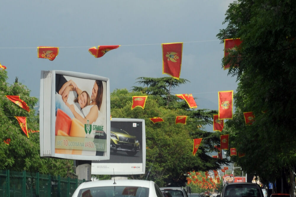 zastave, Podgorica, Dan nezavisnosti, Foto: Savo Prelević