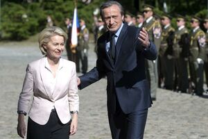 Češka: Napad Molotovljevim koktelom na kuću ministra