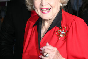 Beti Vajt ne posustaje: Vesela i čila Instagram baka