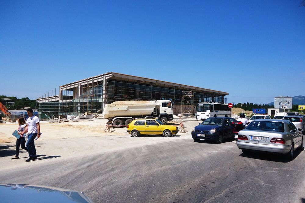 Tivat, autobuska stanica, Foto: Siniša Luković