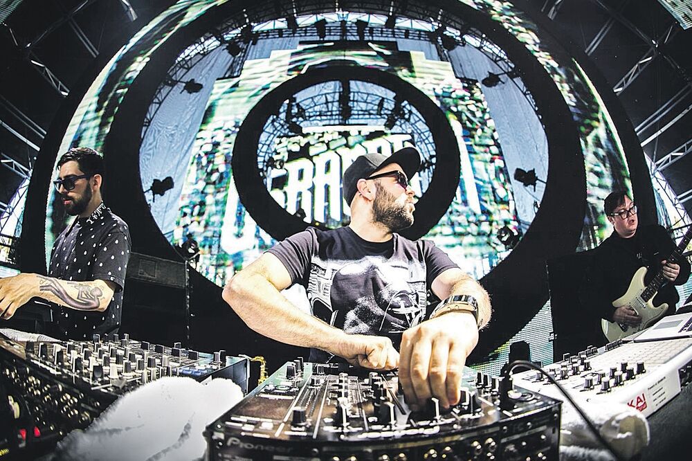 DJ Gramatik (Novine)