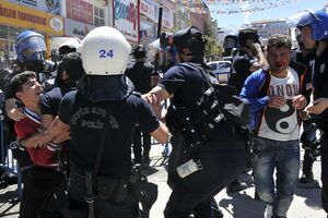 Tenzije pred izbore u Turskoj: Eksplozije na skupu kurdske...
