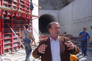 Roćen mimo zakona dobio otkaz