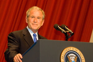 Džordž Buš popularniji od Baraka Obame