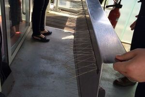 Incident na Rolan Garosu, pao dio krova na publiku