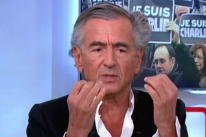 Filozof tokom debate dobio tortu u lice (Video)