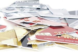 Obijao automobile i krao bankovne kartice