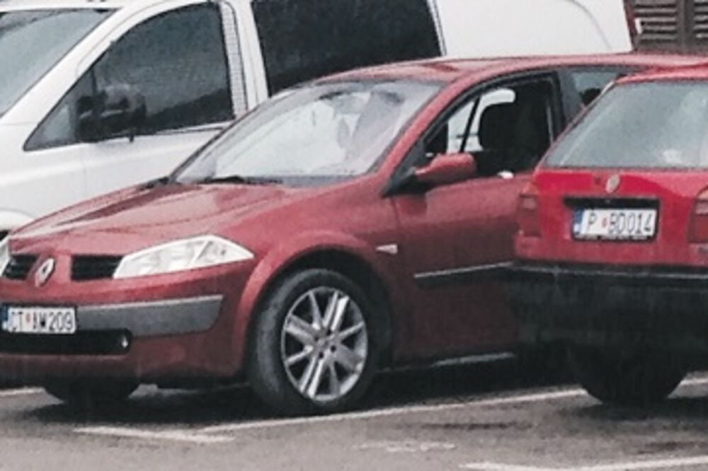 Kažanegre, izrešetean auto, Rafailovići, Foto: Vuk Lajović