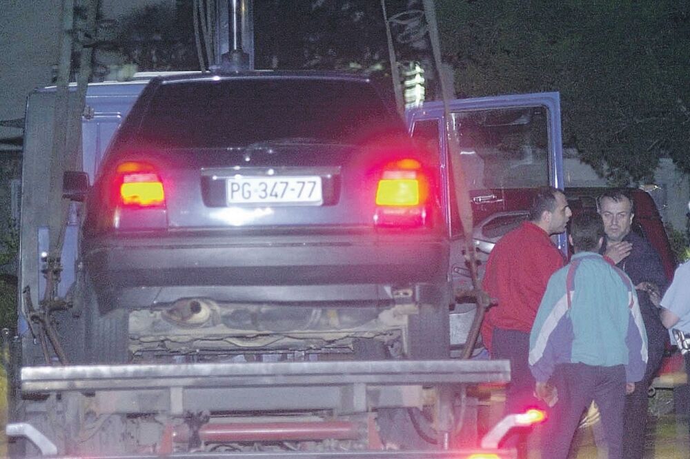 Golf iz kojeg je ubijen Duško Jovanović, Foto: Arhiva "Vijesti"