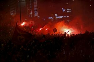 Neredi na ulicama Lisabona tokom proslave titule Benfike (video)