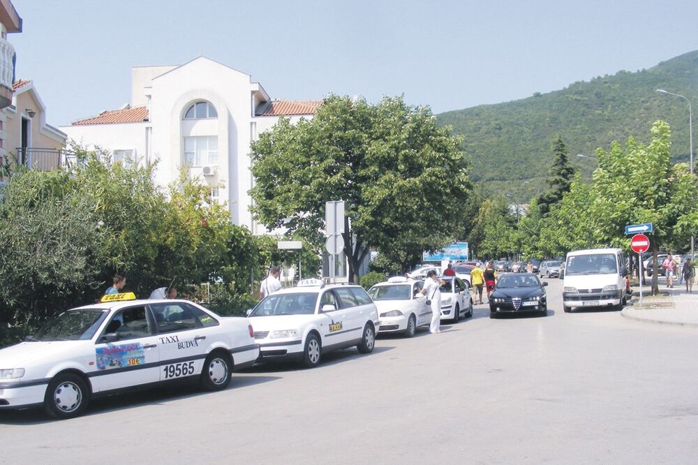 Budva, taksi, Foto: Boris Pejović