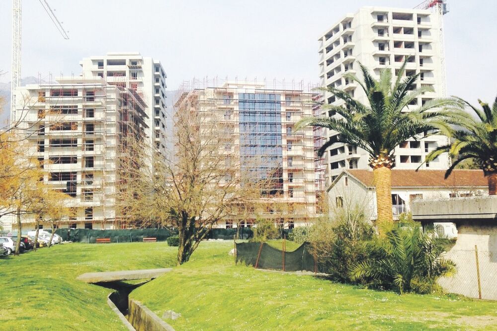 Boro Lazović, plac za soliter u Budvi, Foto: Vuk Lajović