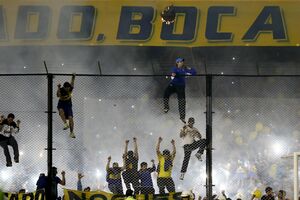 Navijači Boke prekinuli meč sa Riverom (video)