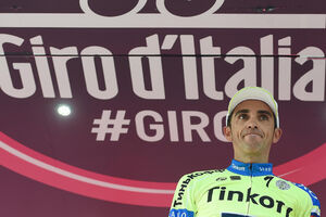 Kontador povrijedio koljeno i rame u padu