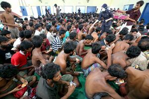 Preko 6.000 migranata na brodovima u Malajskom prolazu