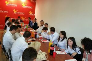 Demokrate: Veliki broj građana zainteresovan da se učlani u partiju