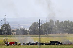 Najmanje osam osoba poginulo u padu vojnog aviona u Španiji