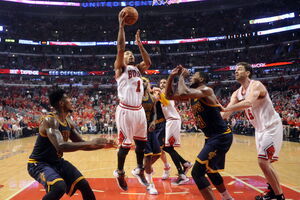 Rouz pogodio uz zvuk sirene, Čikago i Klipersi stekli prednost...