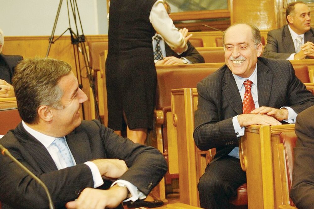 Milo Đukanović, Milan Roćen (Novina)