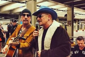 U2 održao mini koncert u njujorškom metrou