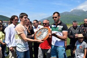 Luka Lazarević poslao poklon za Igora Akinfejeva