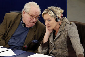 Žan Mari Le Pen: Stid me je što Marin nosi moje prezime