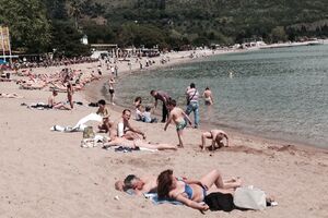 Budva puna turista, večeras počinje karneval