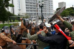 Ovako se bune nastavnici u Brazilu: Žestoki okršaji sa policijom
