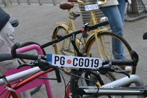 Građanska alijansa poklanja bicikl Vladi Crne Gore
