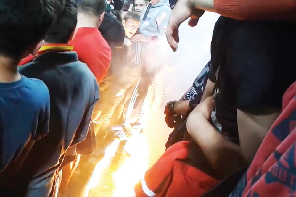 Crna Gora - Rusija baklja (Novina)