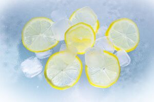 Zašto treba piti vodu s limunom?