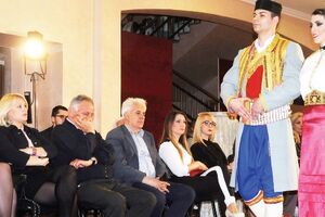 Makedonsko-crnogorska revija: Nošnje kao razmjena kulturnog...